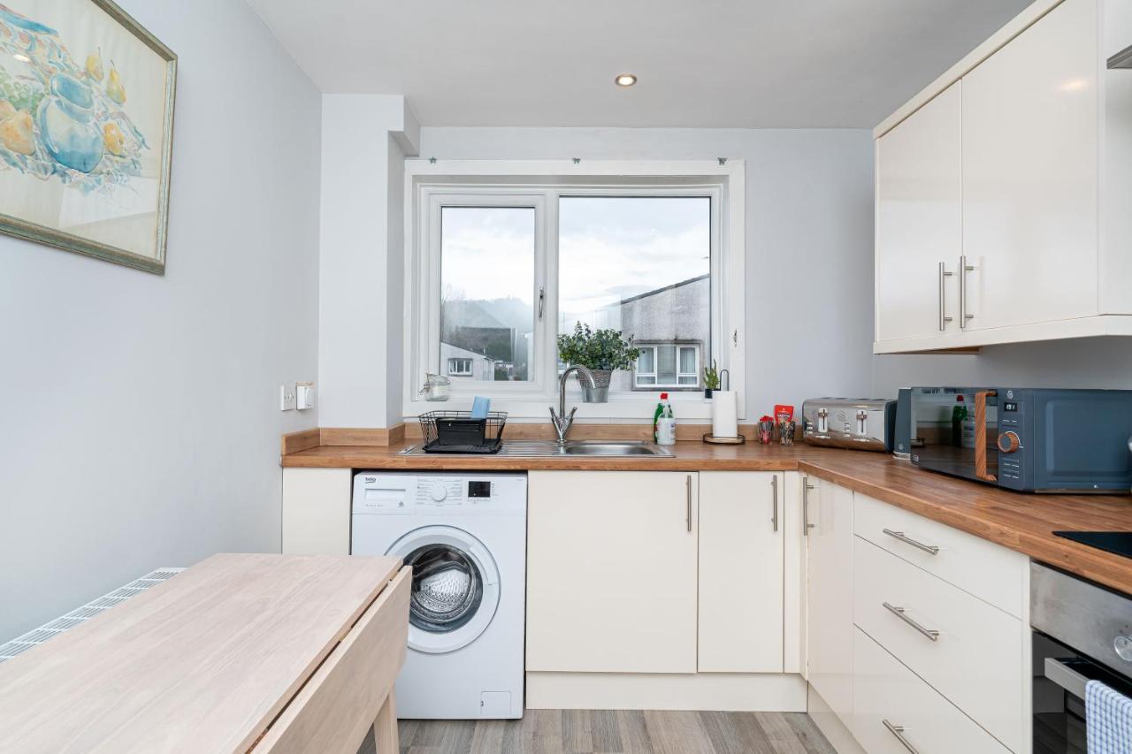 Lovely 3-Bedroom Flat With Free Parking Bridge of Allan Exterior photo