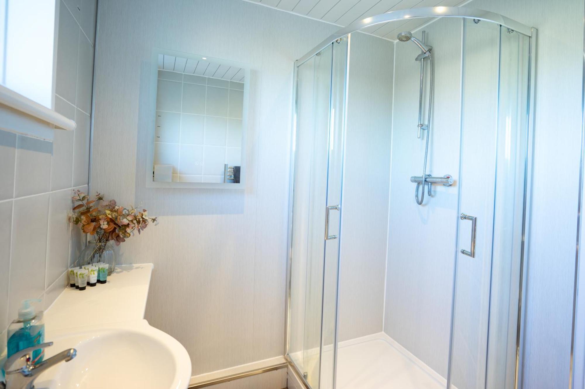 Lovely 3-Bedroom Flat With Free Parking Bridge of Allan Exterior photo